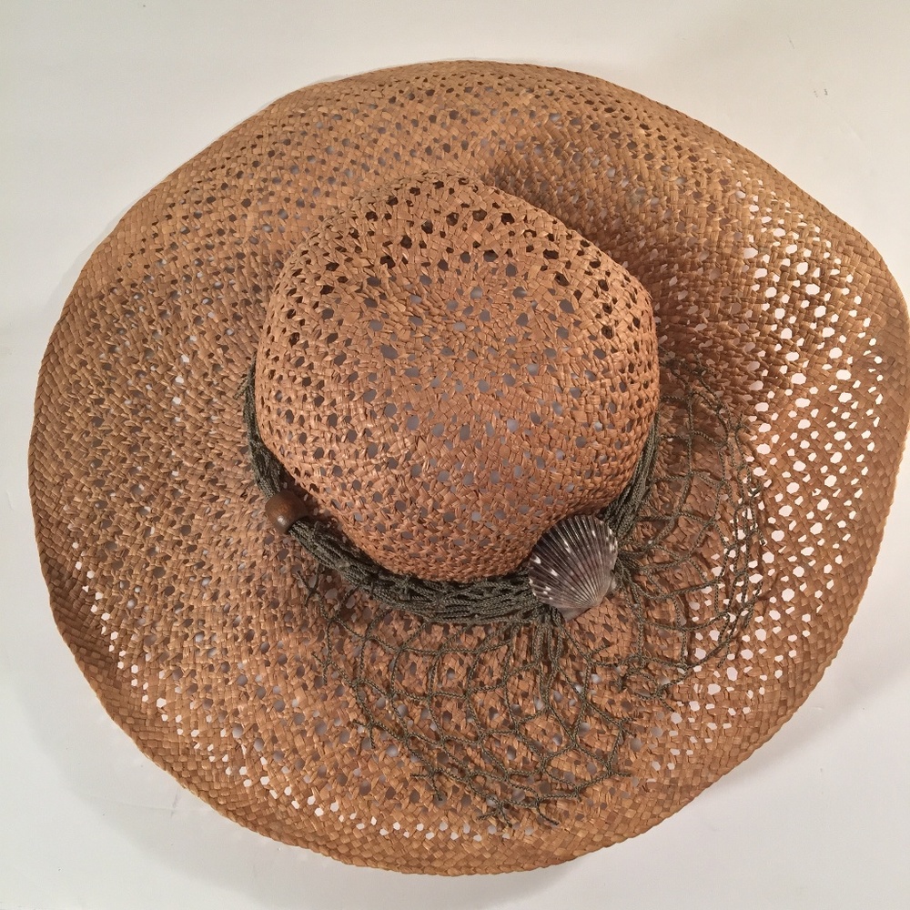 Floppy straw beach hat with fishing net shells - Picture 2 of 6